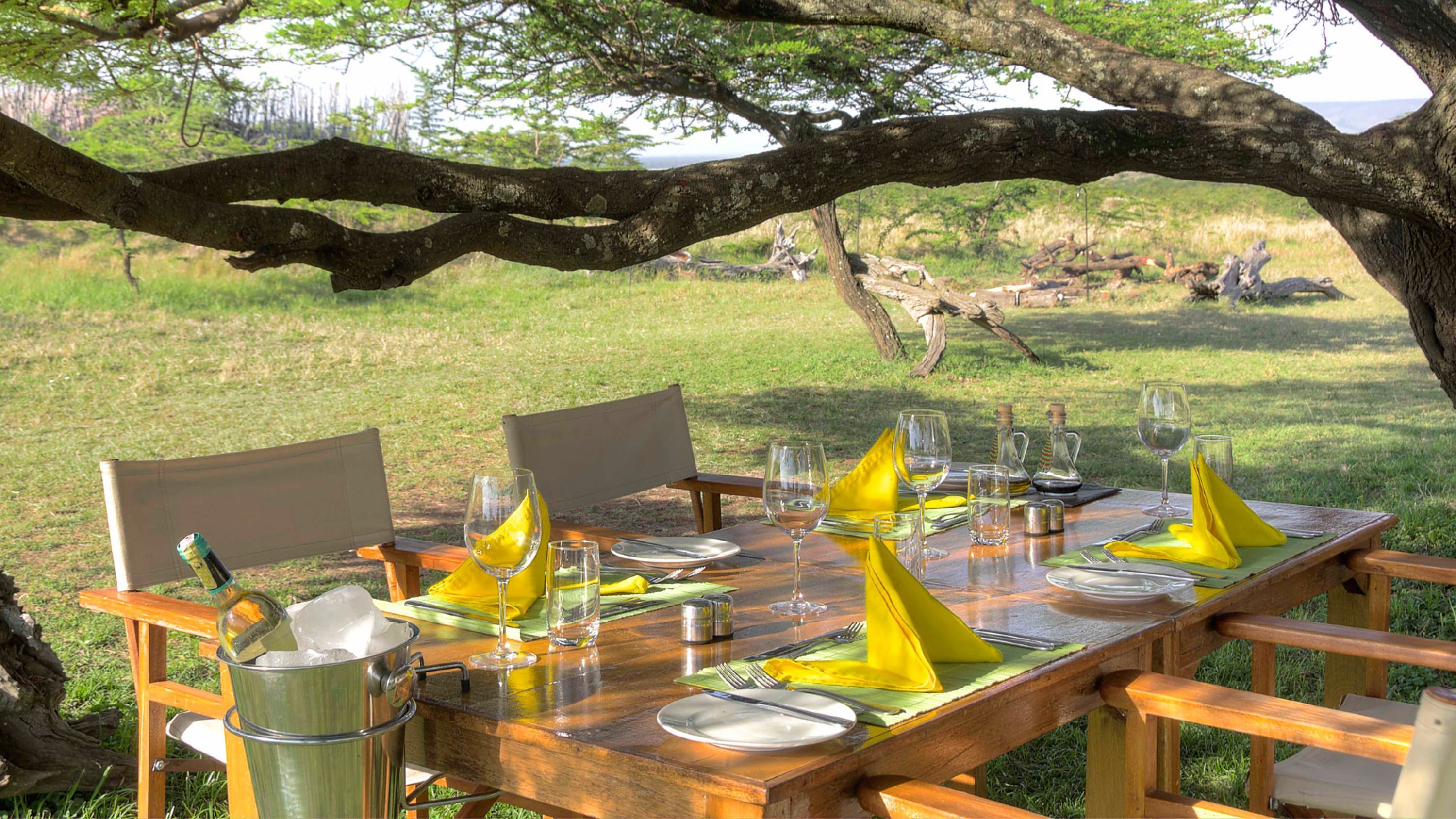 Breakfast, lunch, dinner served; local and international cuisine 