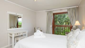 Superior Villa (10304) | Premium bedding, cribs/infant beds, bed sheets