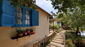 Luxury Bungalow | Premium bedding, desk, blackout drapes, rollaway beds