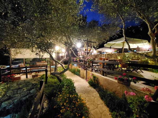 Coffee shop - Rawa2 Village (Deir al Qamar)