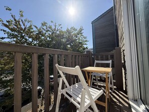 Outdoor dining - Charming duplex for 4, near beach and port, La Rochelle (La Rochelle)