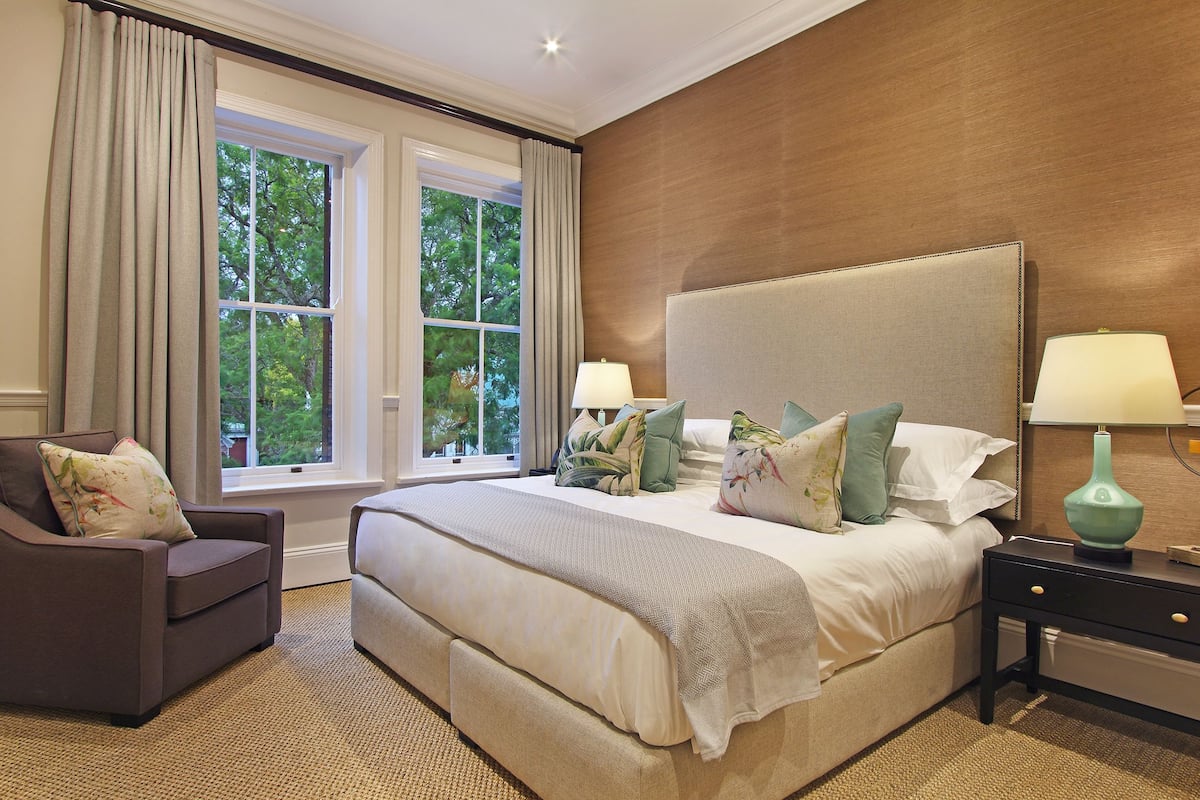 1 Schlafzimmer, hochwertige Bettwaren, Minibar, individuell dekoriert