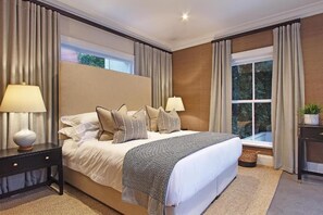 Standard Suite 8 | 高档床上用品、迷你吧、特色装修、床单