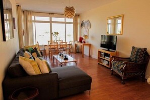 TV - Penguin Place Seaforth (Cape Town)