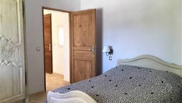 1 chambre, fer et planche Ă repasser, Wi-Fi, draps fournis