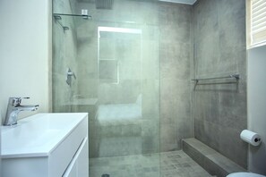 Luxury Apartment | Bathroom | Shower, rainfall showerhead, free toiletries, towels - The Reserve (Sandton)