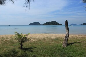 On the beach - T.K. Beach Resort Koh Mak (Ko Mak)