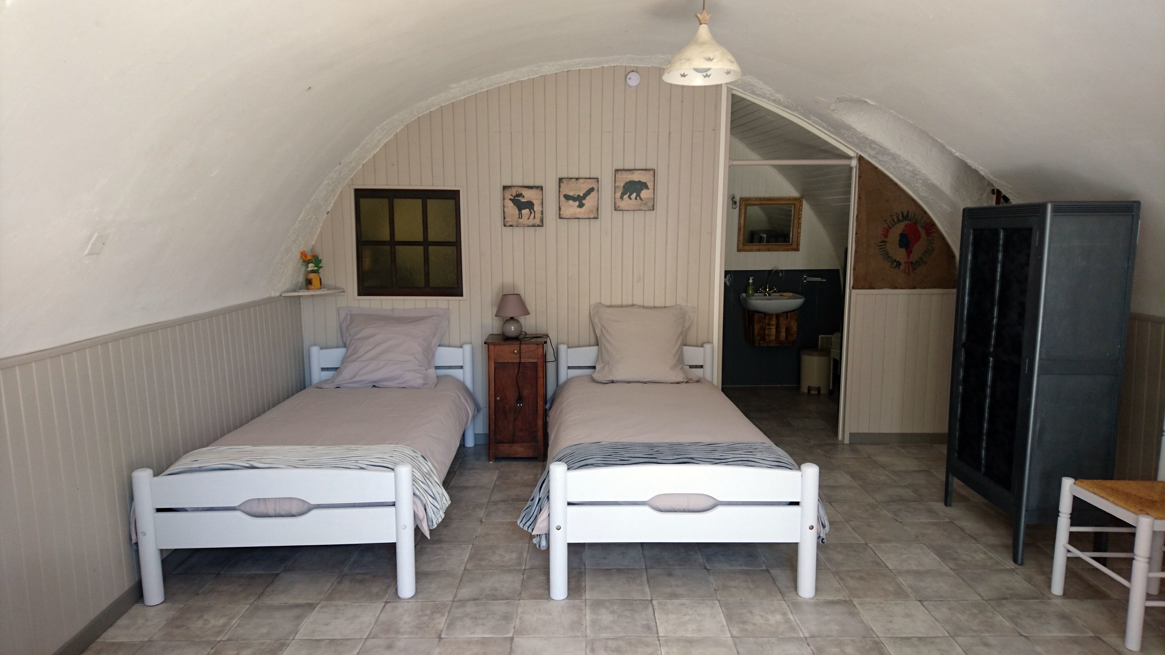 Kamar Double (La Hutte) | Didekorasi berbeda-beda dan dilengkapi dengan perabotan berbeda-beda