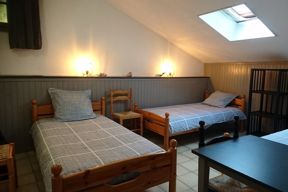 Triple Room (L'Igloo) | Individually decorated, individually furnished, blackout curtains