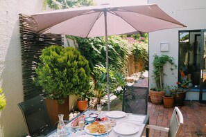 Daily full breakfast for a fee - Windsor House (Cape Town)
