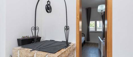 2 slaapkamers, een strijkplank/strijkijzer, gratis wifi, beddengoed