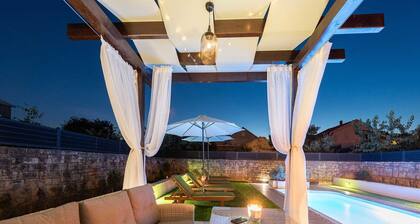 Holiday house Marcella with pool and gorgeous lounging area