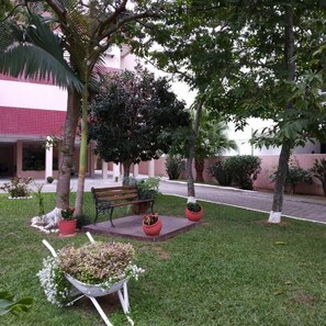 المنطقة المحيطة بالمنشأة