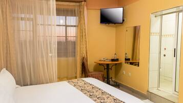 Standard Twin Room | Desk, free WiFi, bed sheets