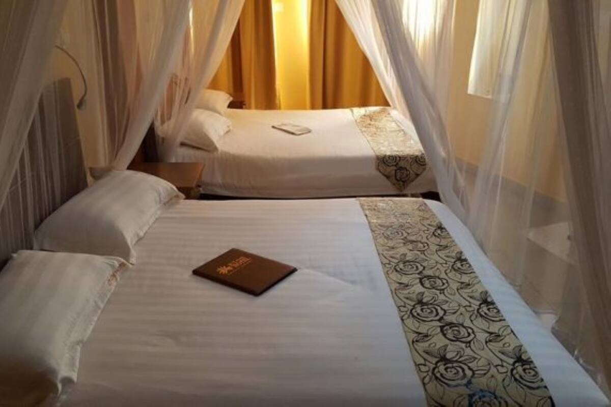 Standard Twin Room | Desk, WiFi (free), bed sheets