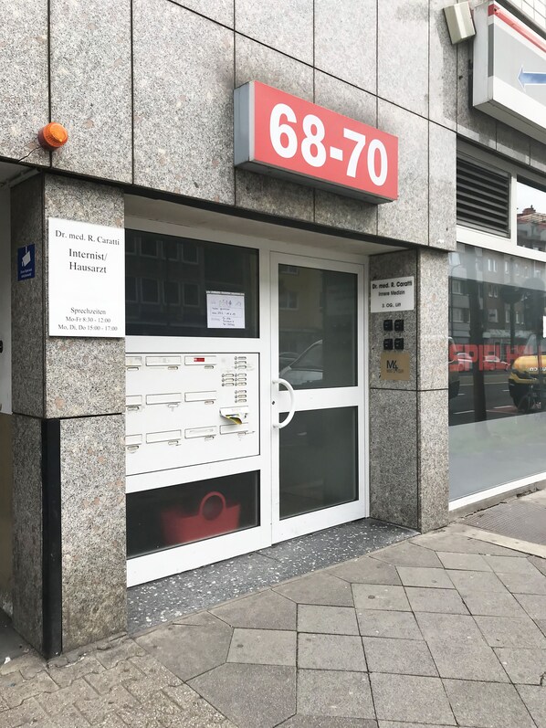 Front of property - Mike's Four - Hostel (Düsseldorf)