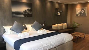 Doppelzimmer, 1 King-Bett und Schlafsofa | Allergikerbettwaren, Schreibtisch, laptopgeeigneter Arbeitsplatz
