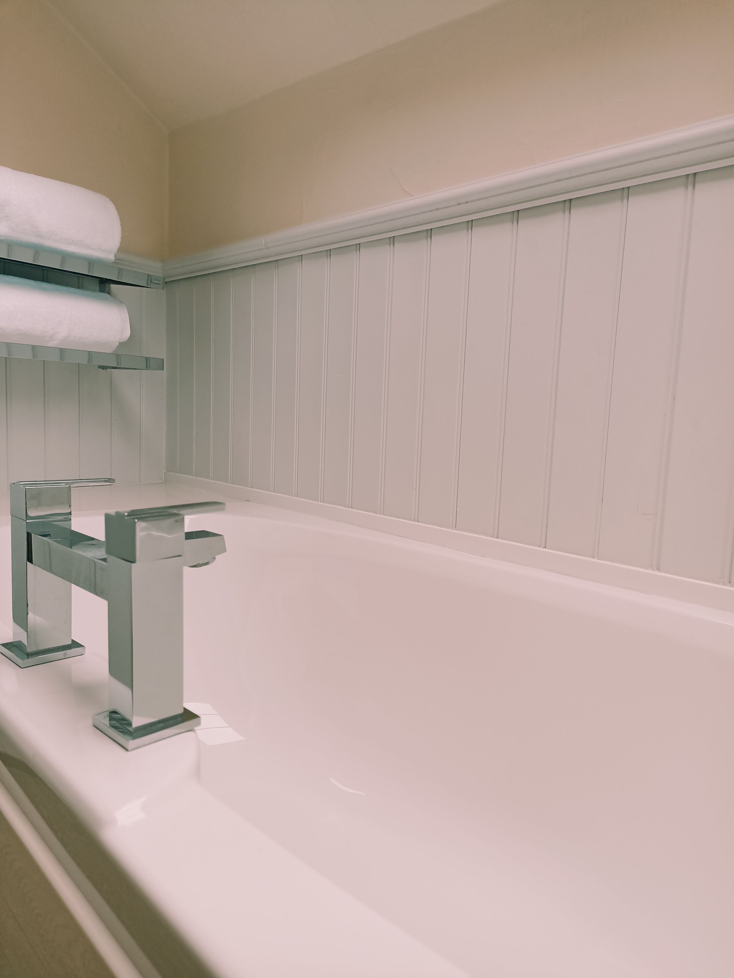 Double Room | Bathroom | Free toiletries, hair dryer, towels