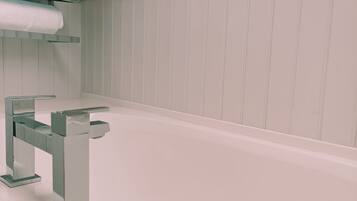 Chambre Double | Salle de bain | Articles de toilette gratuits, sèche-cheveux, serviettes fournies