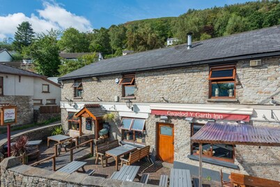 Gwaelod Y Garth Inn