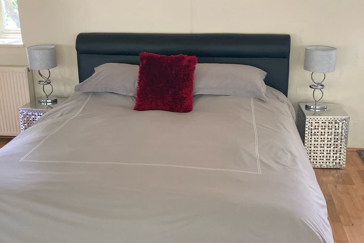 Doppia Exclusive | 1 camera, biancheria da letto di alta qualità, materassi a doppio strato