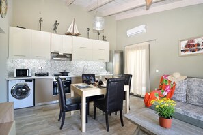 Fridge, microwave, oven, coffee/tea maker