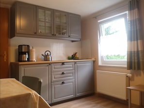 Coffee/tea maker, high chair, cookware/dishes/utensils - Farm holiday on the Birkenhof (Leitlitz)