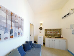 Suite (1) | Private kitchen | Full-sized fridge, microwave, stovetop, cookware/dishes/utensils
