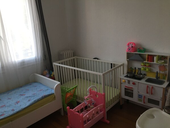 Children's area - Very nice apartment in saint germain in laye. (Saint-Germain-en-Laye)
