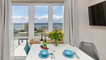 Apartment (Bay View 2) | Living area | Flat-screen TV