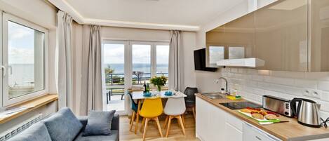 Departamento (Bay View 2) | Área de sala de estar | Televisión de pantalla plana