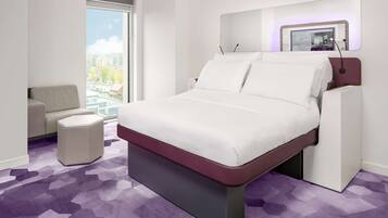 First Class Room | Hypo-allergenic bedding, minibar, in-room safe, desk