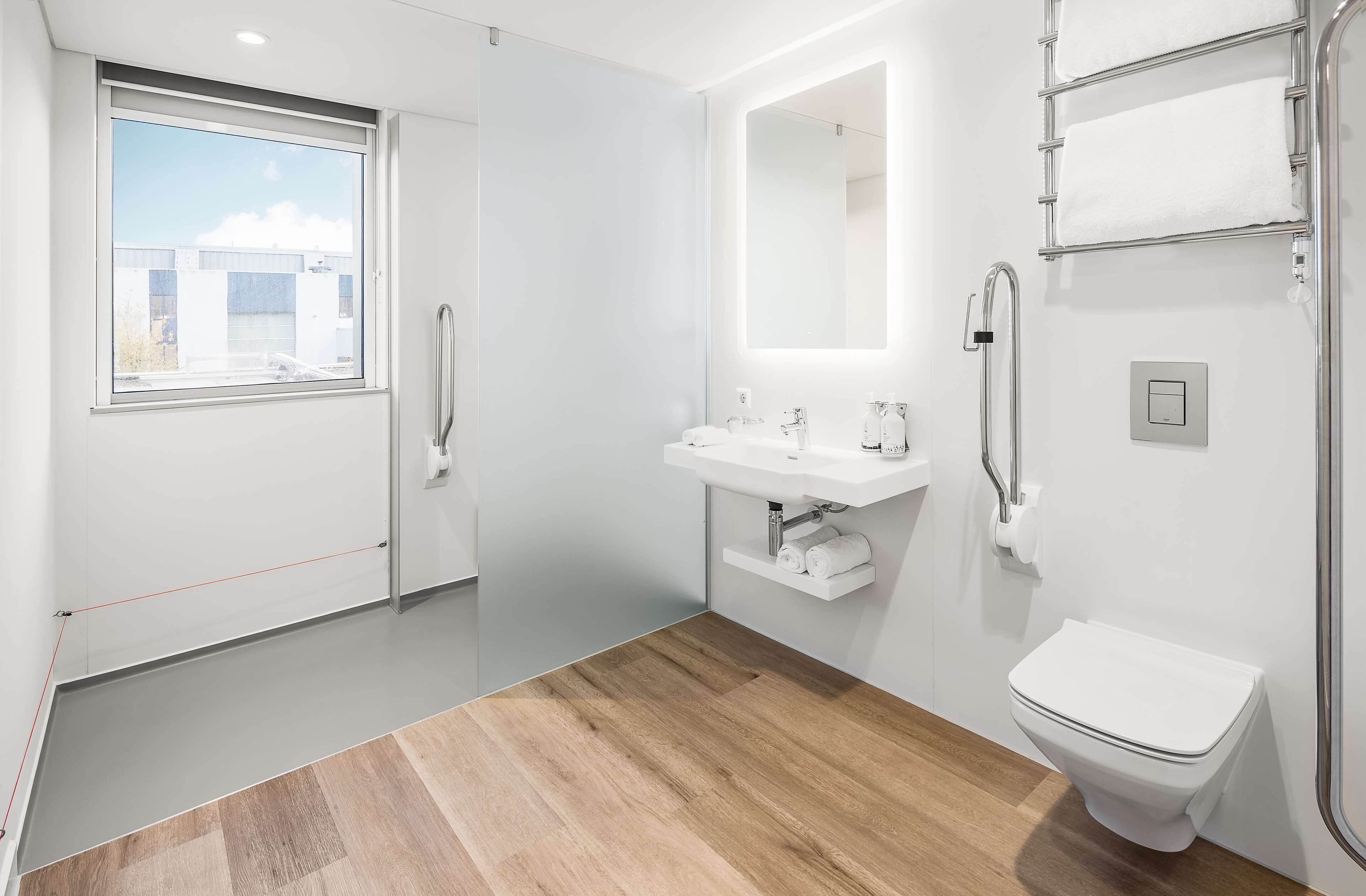 shower, rainfall showerhead, free toiletries, hair dryer