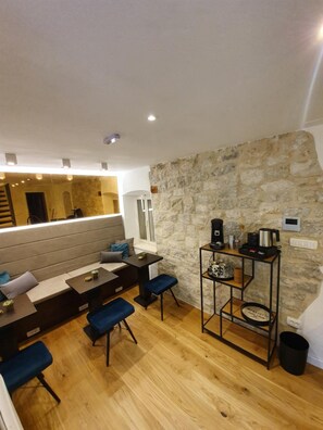 Dining - The Suites at Central Split (Split)