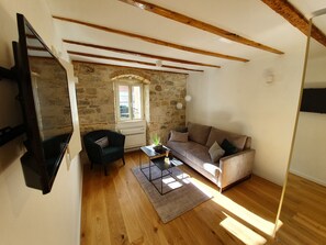 Deluxe Double Room, City View | Living area | Flat-screen TV - The Suites at Central Split (Split)