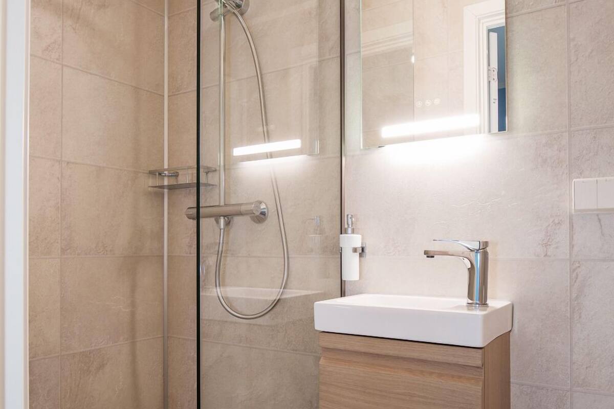 family room, 2 bedrooms | bathroom | towels, soap, toilet paper