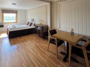 Economy Double Room, Mixed Dorm, Shared Bathroom | WiFi (free), bed sheets - 8 Seasons (Nesseby)