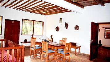 Makan di kamar