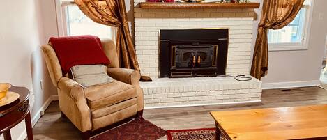 Smart TV, fireplace