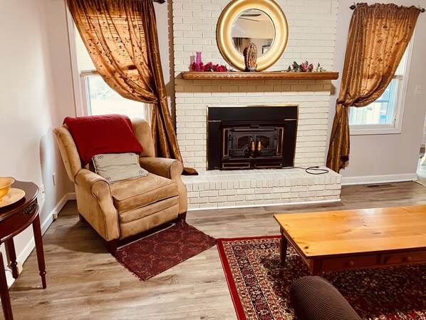 Smart TV, fireplace