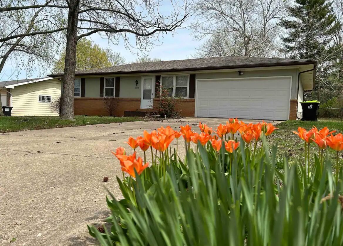 A Beautiful Sanctuary in the South! A Cozy Home Close to Everything! 