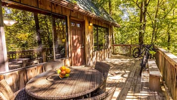 Cabane, plusieurs lits, vue montagne (Elm Cabin) | Vue depuis le balcon