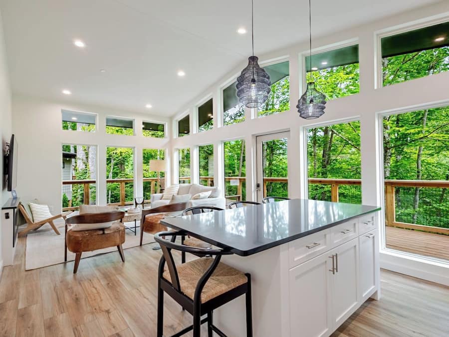 Deluxe Cabin, 2 Bedrooms, Mountain View (The Hemlocks - Two Bedroom Bungalow) | Living area