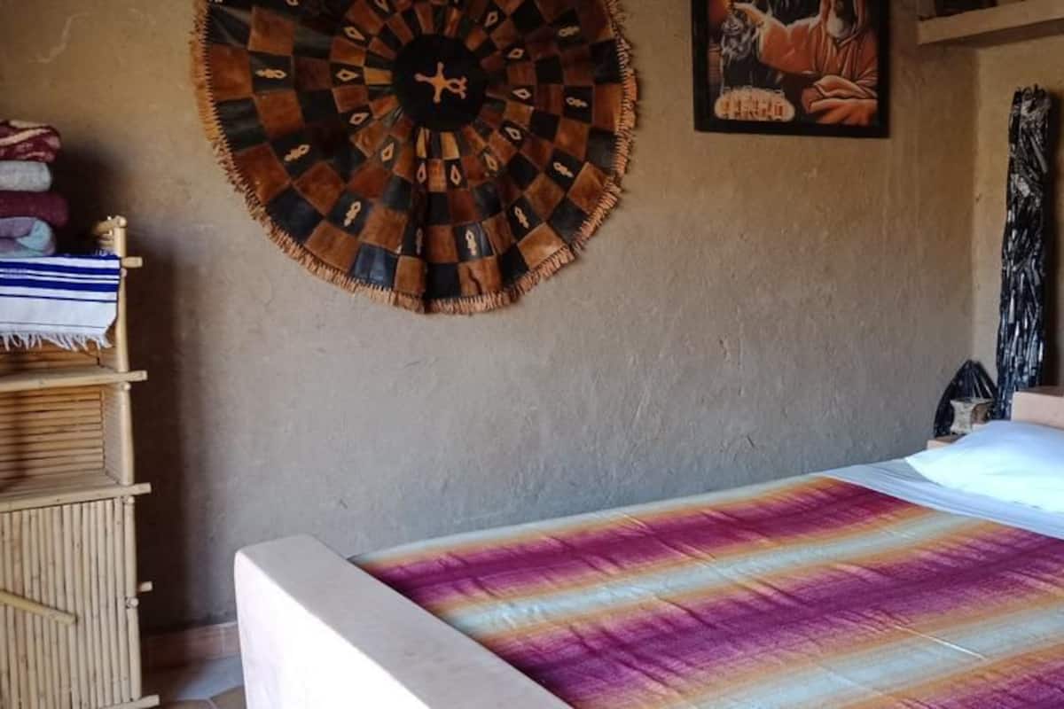 Double Room | Free cribs/infant beds, free WiFi, bed sheets