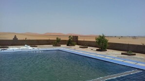 حمّام سباحة خارجي