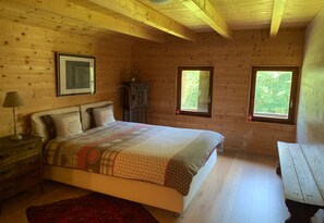 Cortinas blackout, wifi gratis y ropa de cama 