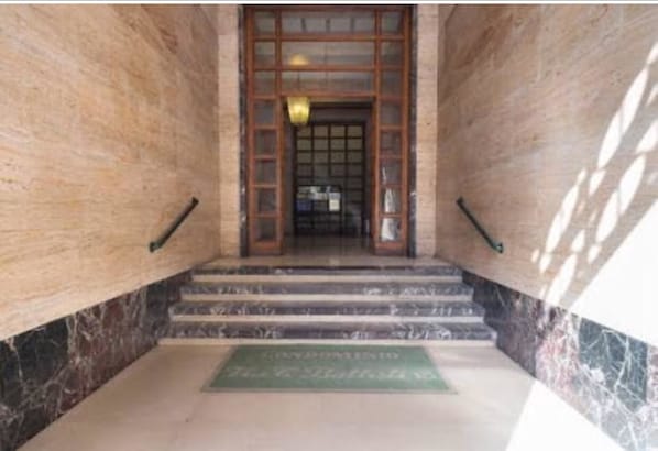 Interior entrance - Toledo one (Naples)