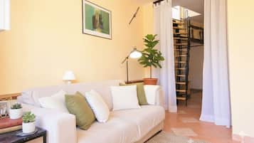 Apartemen, 2 kamar tidur | Area keluarga | TV layar datar