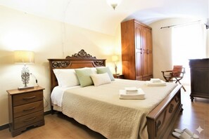 Apartamento, 2 habitaciones | 2 dormitorios, tabla de planchar con plancha, wifi gratis