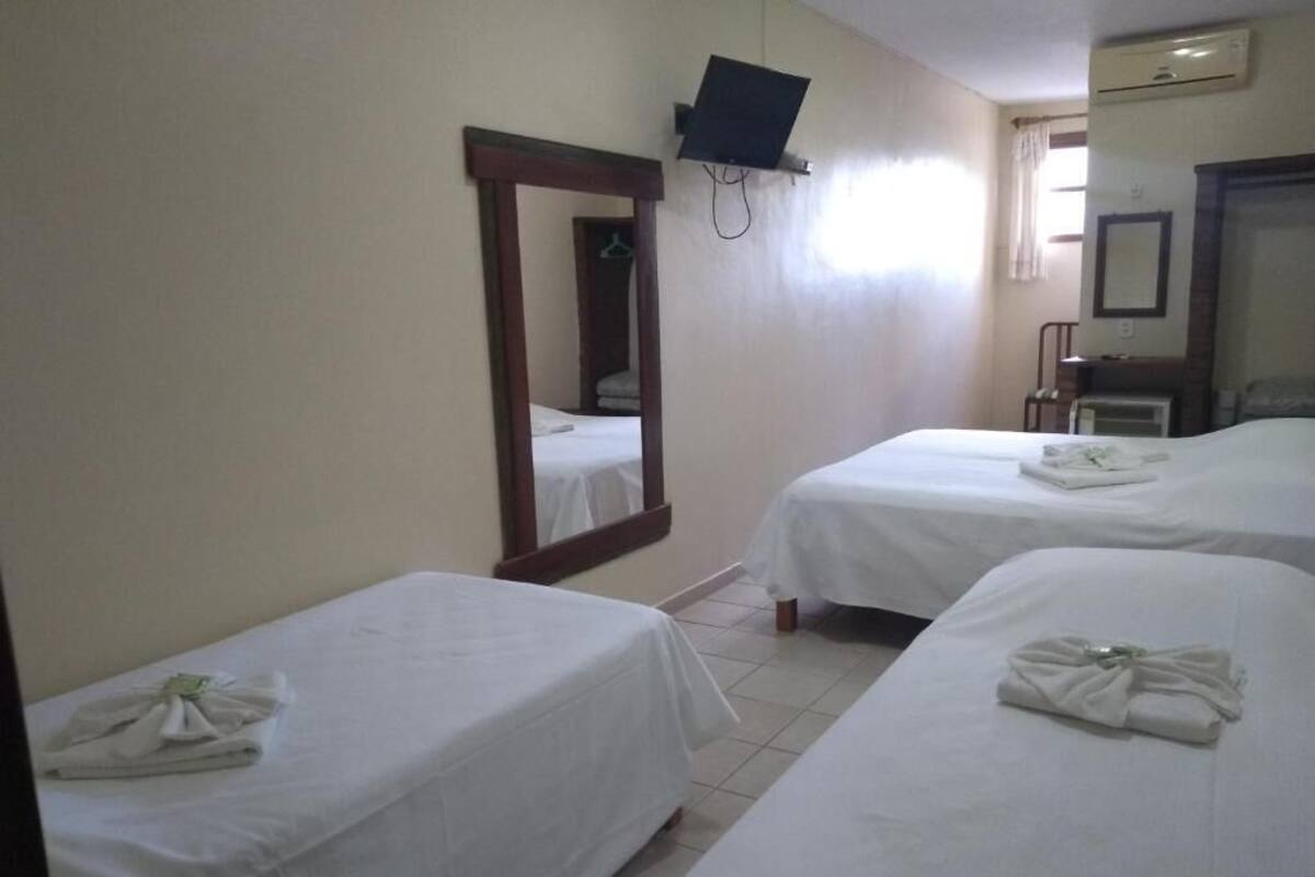 Chambre Familiale | Fer et planche à repasser, Wi-Fi gratuit, décoration personnalisée